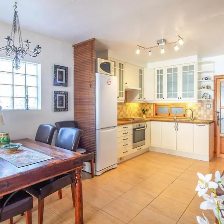 2 Bedroom Cozy In Holiday home