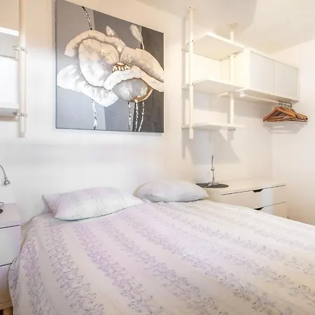 2 Bedroom Cozy In Holiday home *