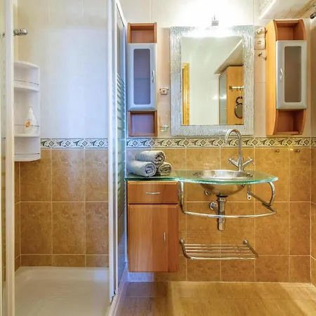 2 Bedroom Cozy In Holiday home *